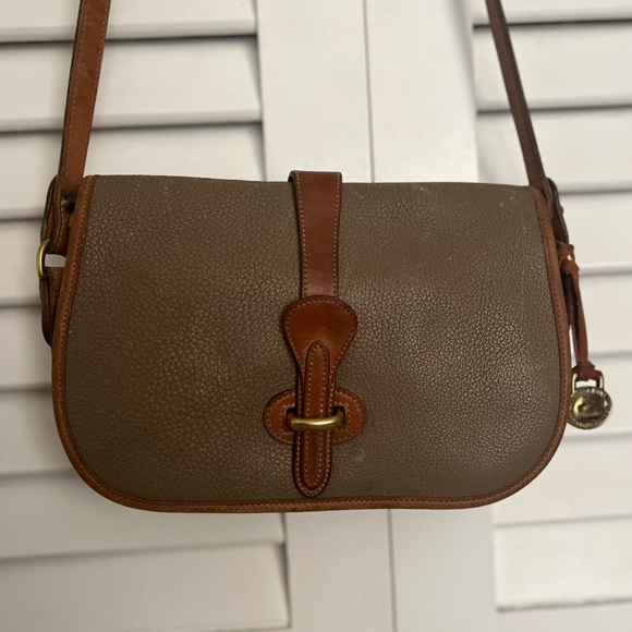 Vintage DOONEY & BOURKE Over & Under Taupe / English Tan Crossbody Bag - Picture 2 of 10